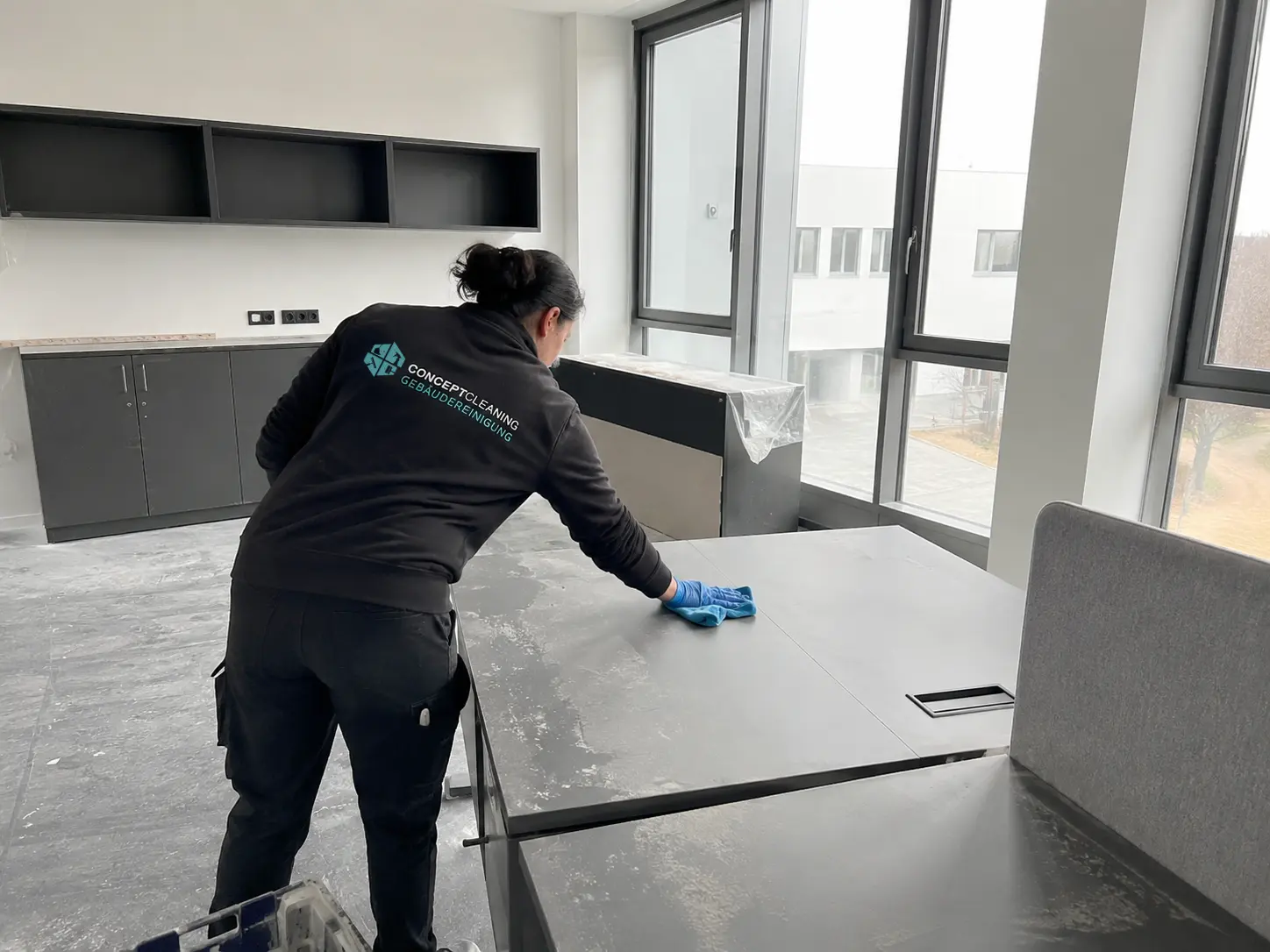 Bauschlussreinigung: Bürotisch-Endabnahme nach Neubau in Göttingen