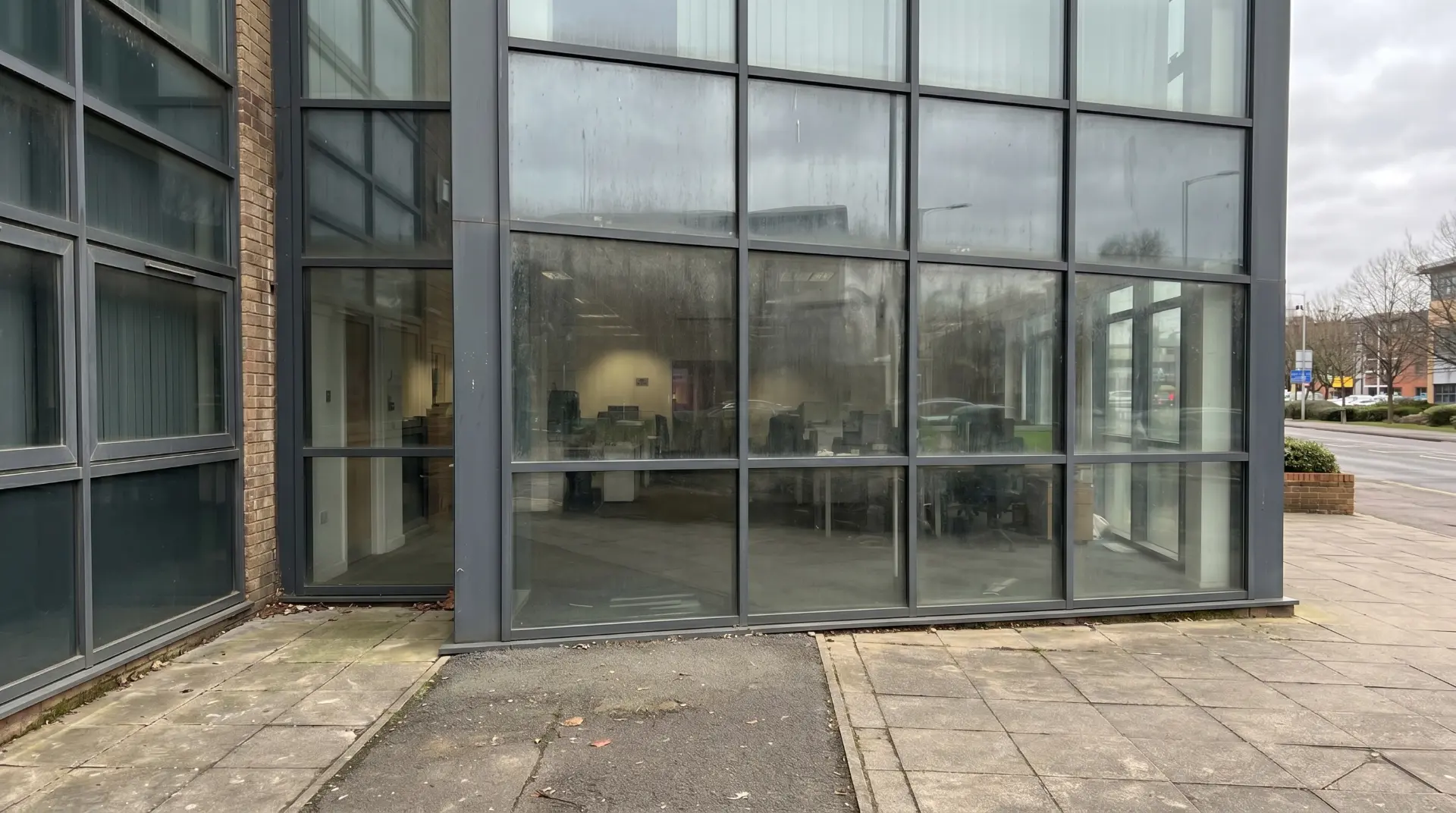 Fenster vor der professionellen Glasreinigung in Kassel